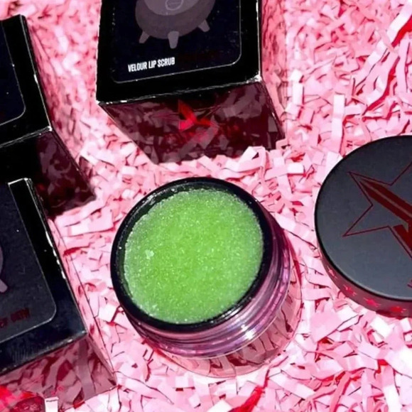 Jeffree Star Cosmetics Velour Lip Scrub Witches Brew Halloween 2021 Exclusive - Picture 1 of 8
